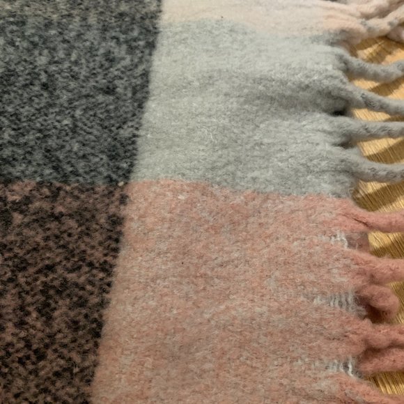 Pink Grey Large Thick Blanket Scarf Acrylic Tassel - Picture 3 of 3